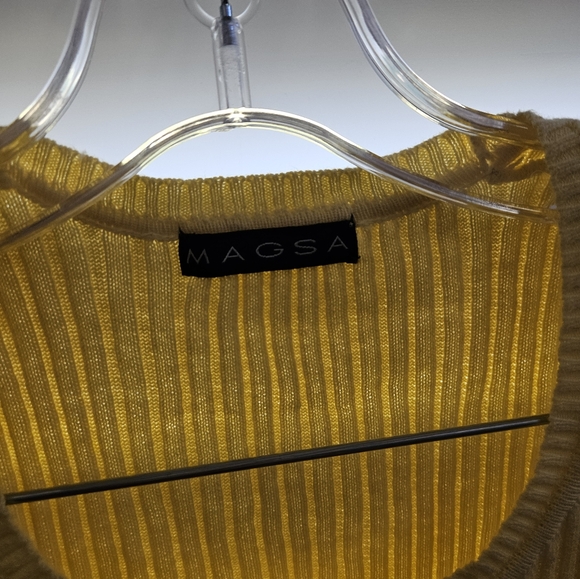 Magna yellow knit top size small - Picture 4 of 7